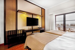 Superior Room | Minibar, in-room safe, desk, blackout drapes