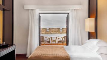 Superior Room | Minibar, in-room safe, desk, blackout drapes