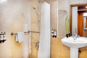 Superior Room | Bathroom