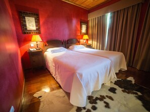 Standard Twin Room, Private Bathroom, Mountain View (201-twin)