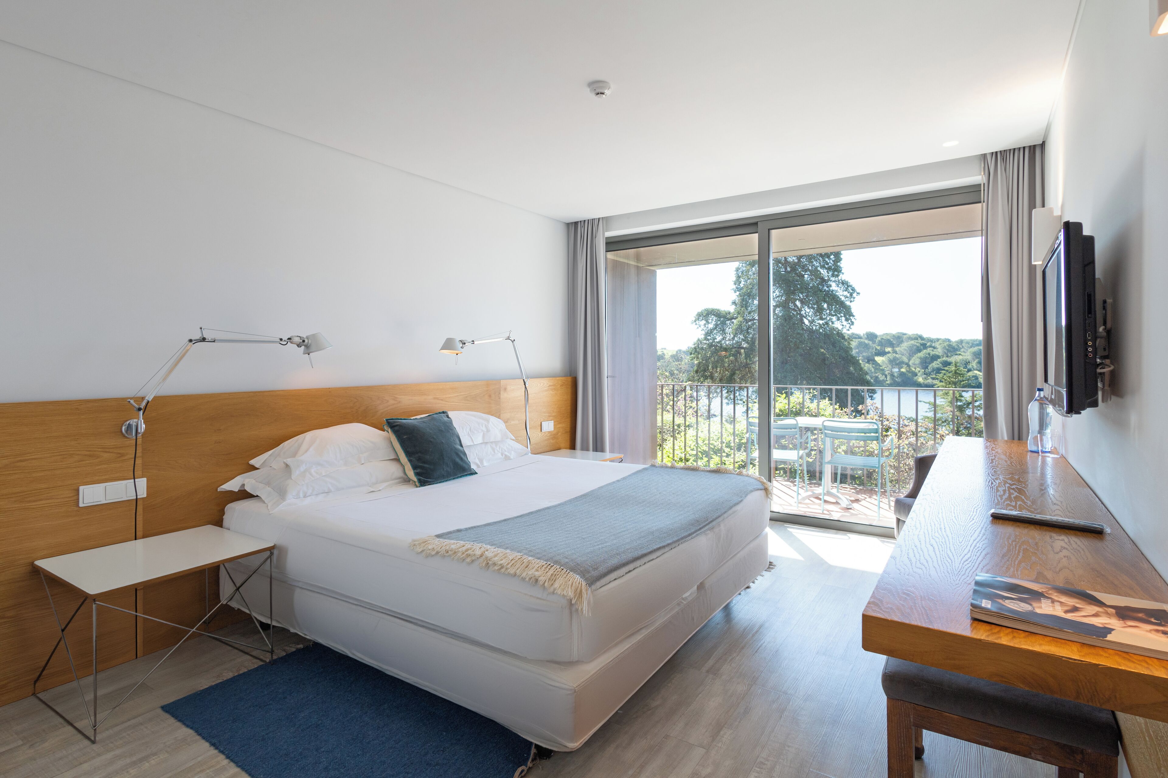 Minibar, caja de seguridad en la habitación y wifi gratis 