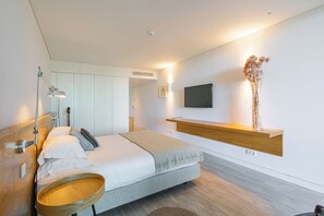 Habitación junior doble, balcón, vistas al río | Minibar, caja fuerte, wifi gratis
