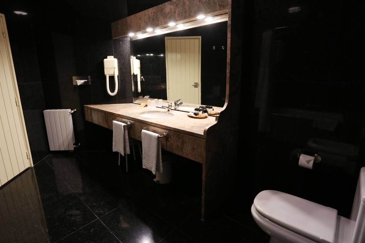 superior double or twin room, balcony | bathroom | bathtub, hair dryer, bidet