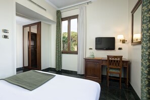 Egyptian cotton sheets, premium bedding, down duvets, memory-foam beds - Grand Hotel Gianicolo (Rome)