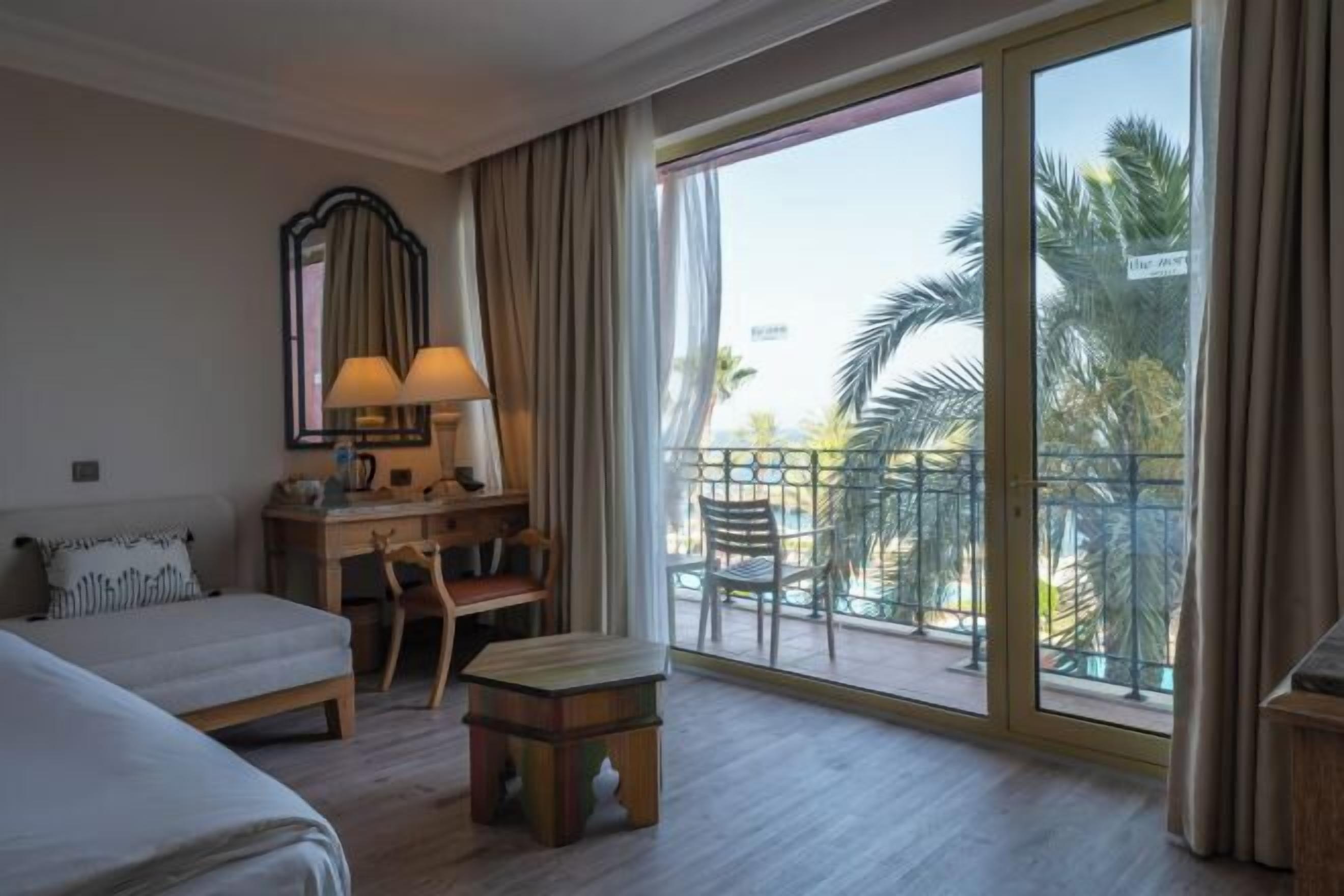 1 bedroom, premium bedding, free minibar, in-room safe