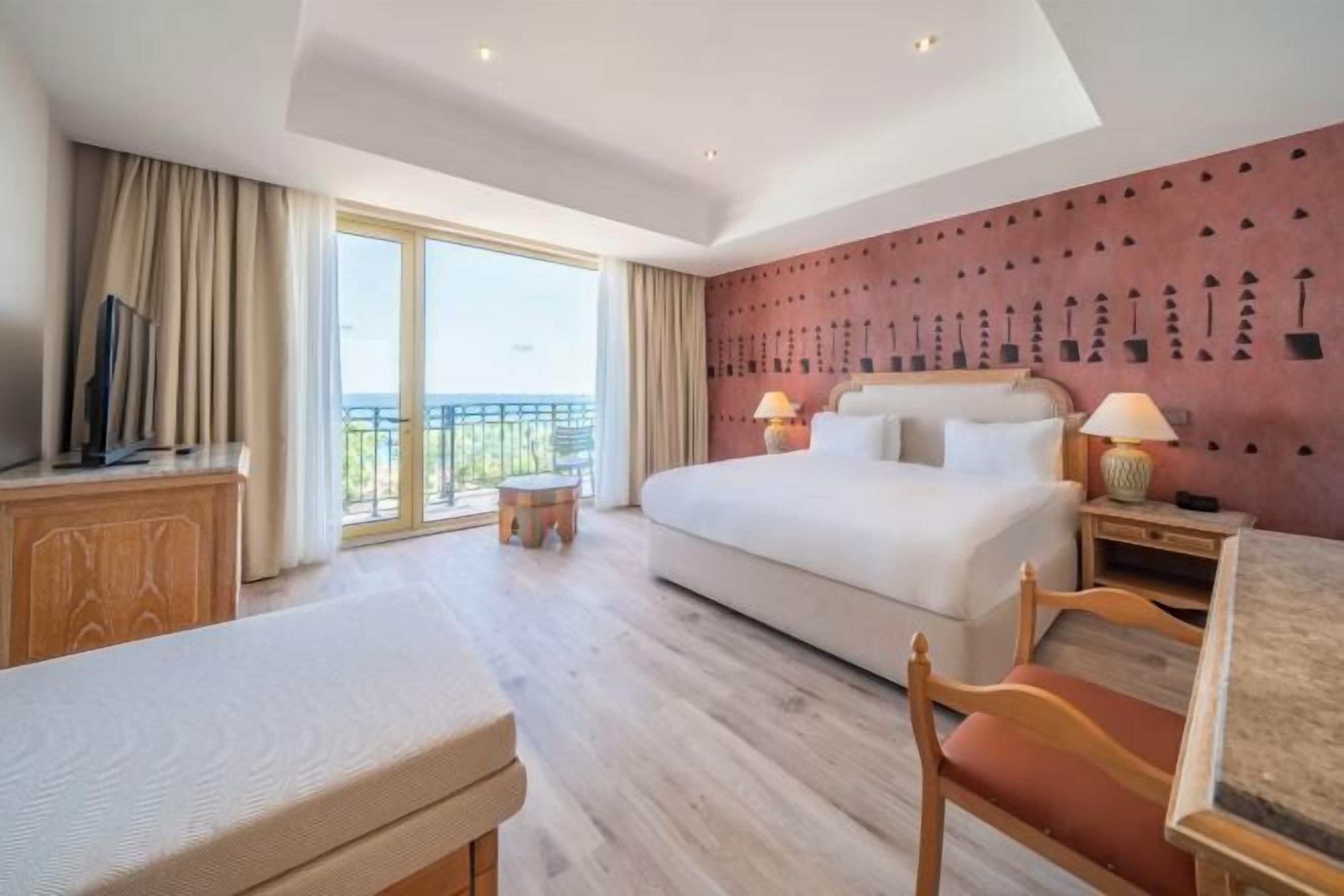 1 bedroom, premium bedding, free minibar, in-room safe