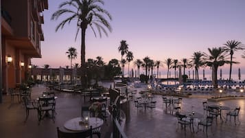Poolside bar
