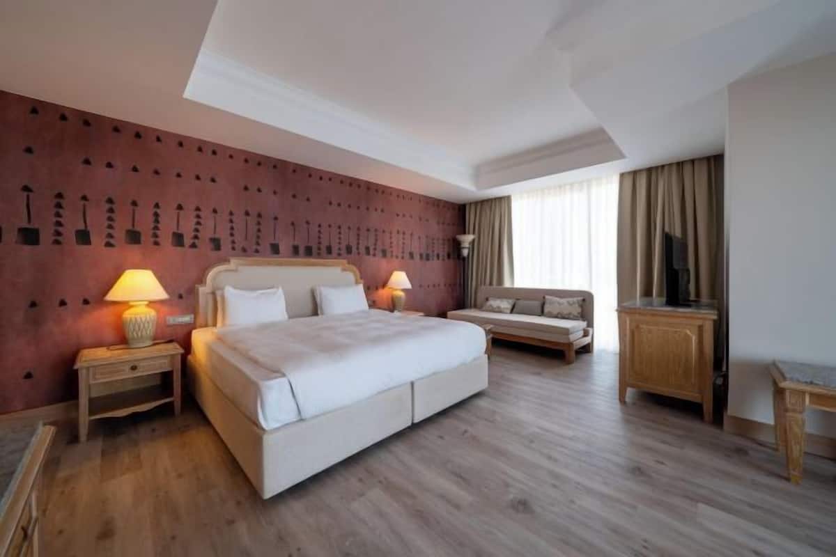 1 bedroom, premium bedding, free minibar, in-room safe