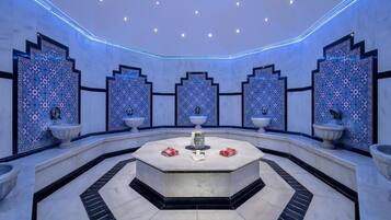 Behandelingskamers voor koppels, een sauna, een stoombad