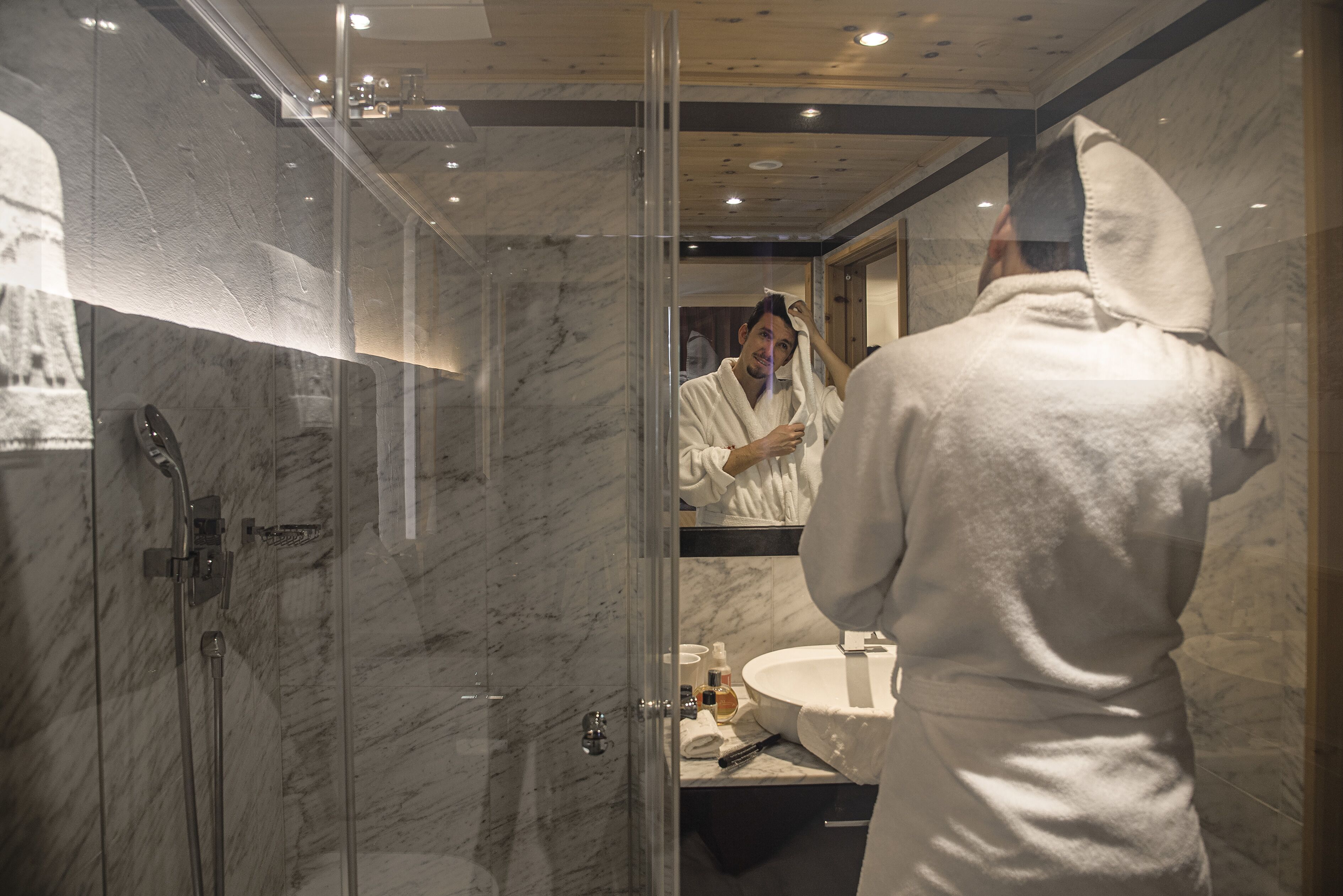 shower, rainfall showerhead, free toiletries, hair dryer