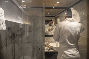 Regadera, regadera tipo lluvia, amenidades de baño gratuitas 