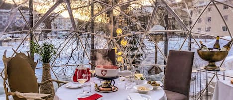 2 restaurants servant le petit déjeuner, spécialités Cuisine mongole