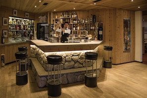 Bar (on property) - Hotel San Gian  (St. Moritz)
