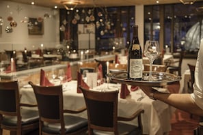 2 restaurants; breakfast, lunch, and dinner served - Hotel San Gian  (St. Moritz)