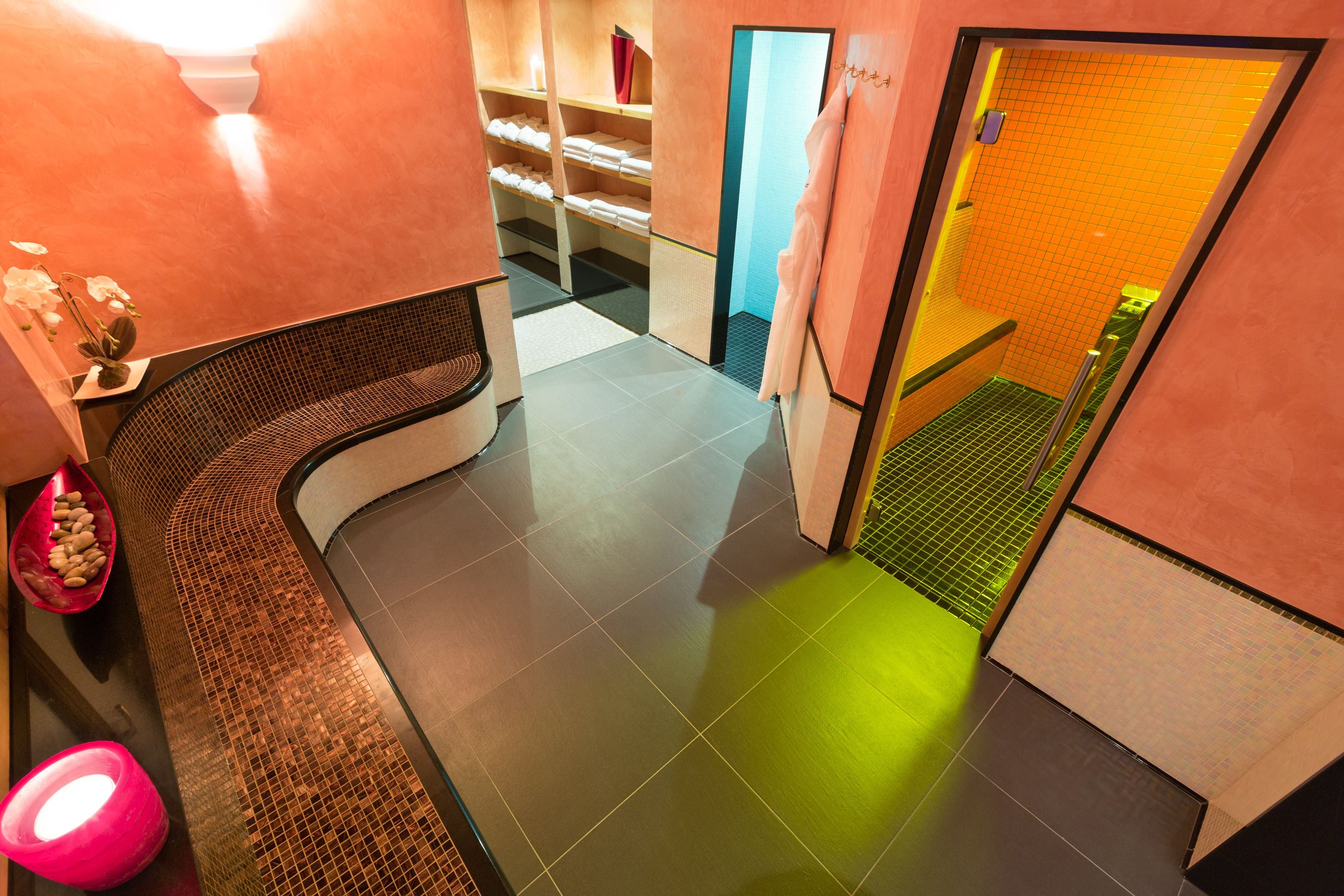 sauna, steam room, body treatments, aromatherapy, hot stone massages