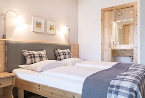 Double Room | In-room safe, soundproofing, free WiFi, bed sheets