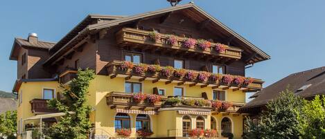 Fachada de la propiedad