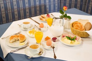 Petit déjeuner buffet compris tous les jours