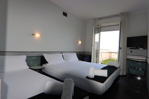 Hypo-allergenic bedding, down comforters, minibar, in-room safe - Hotel Derby (Rimini)
