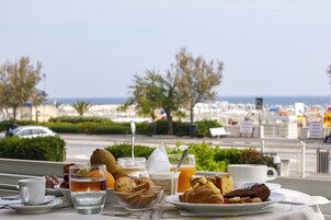 Desayuno buffet incluido todos los días