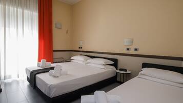 Chambre Triple, balcon