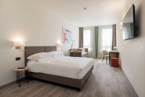 Minibar, in-room safe, desk, laptop workspace - Plaza (San Martino Siccomario)