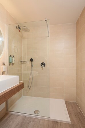 Family Suite | Bathroom - Plaza (San Martino Siccomario)