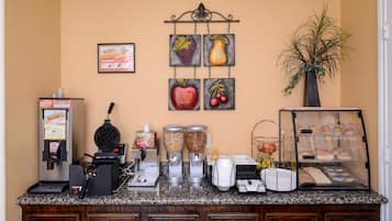 Inbegriffenes kontinentales Frühstück