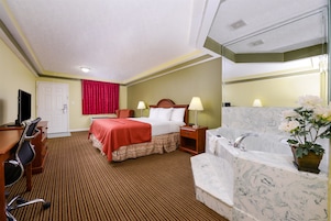 Escritorio, tabla de planchar con plancha y wifi gratis