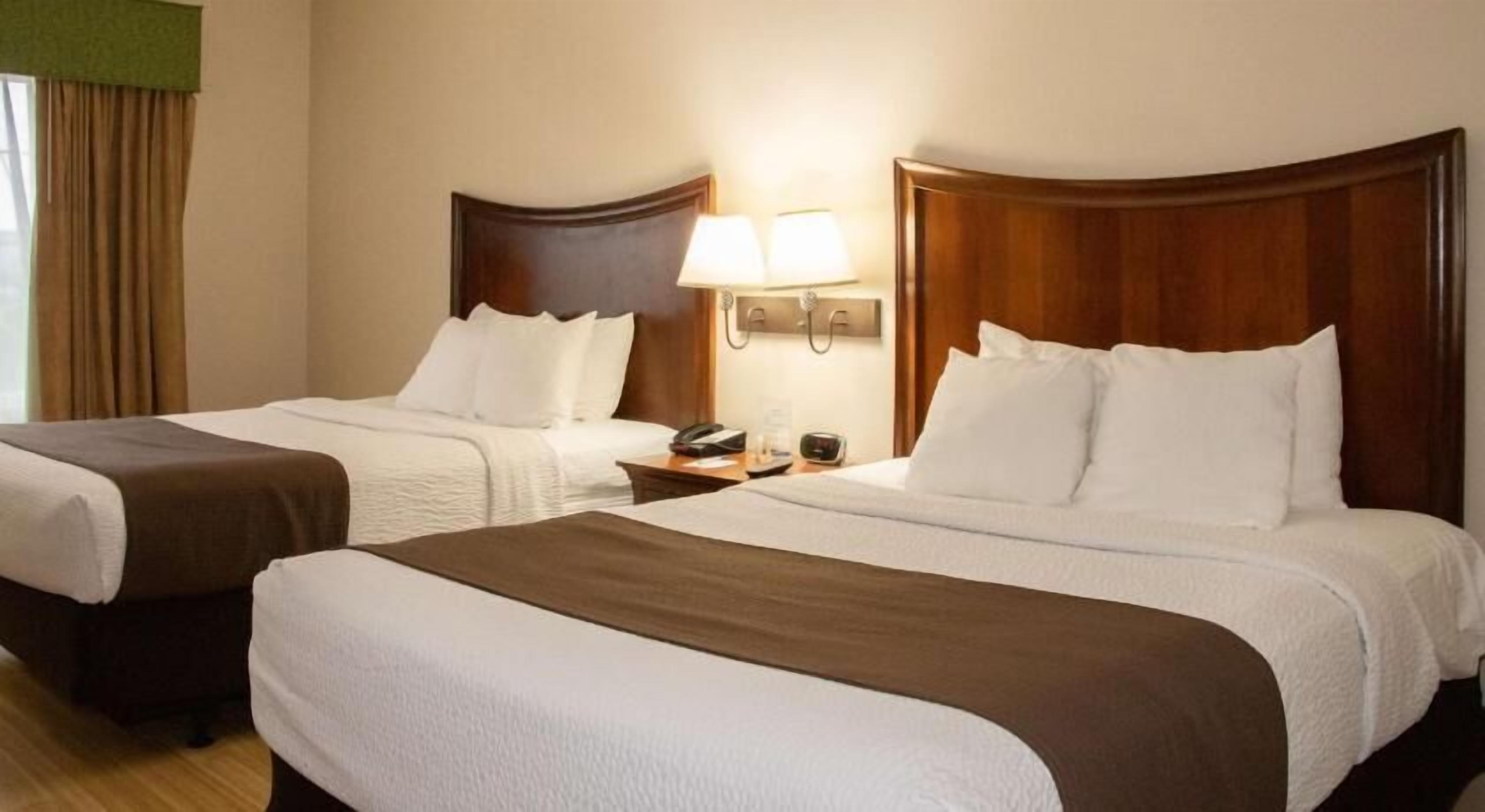 Minibar, in-room safe, desk, iron/ironing board