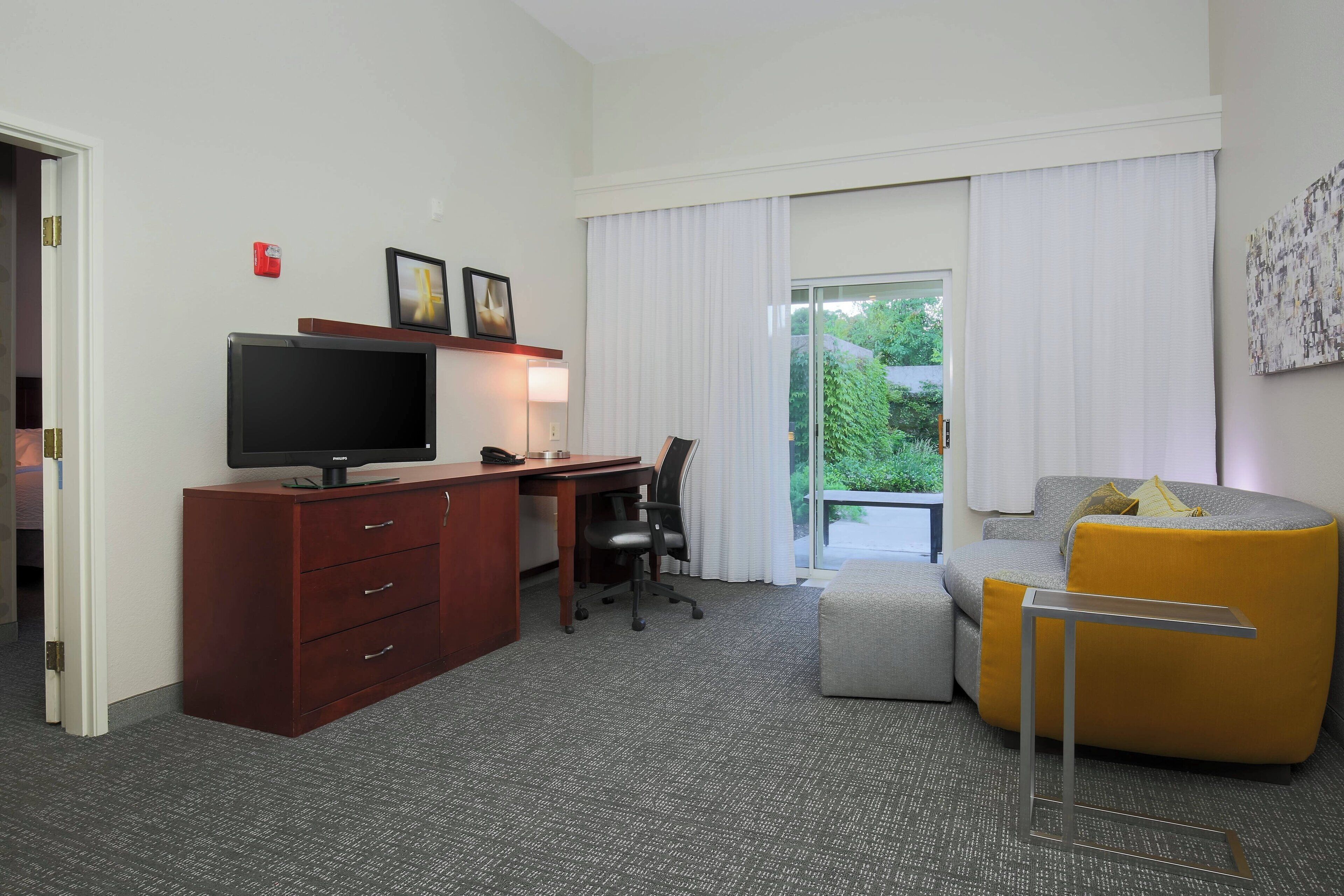 executive suite, 1 king bed with sofa bed | premium bedding, pillow-top beds, desk, iron/ironing board