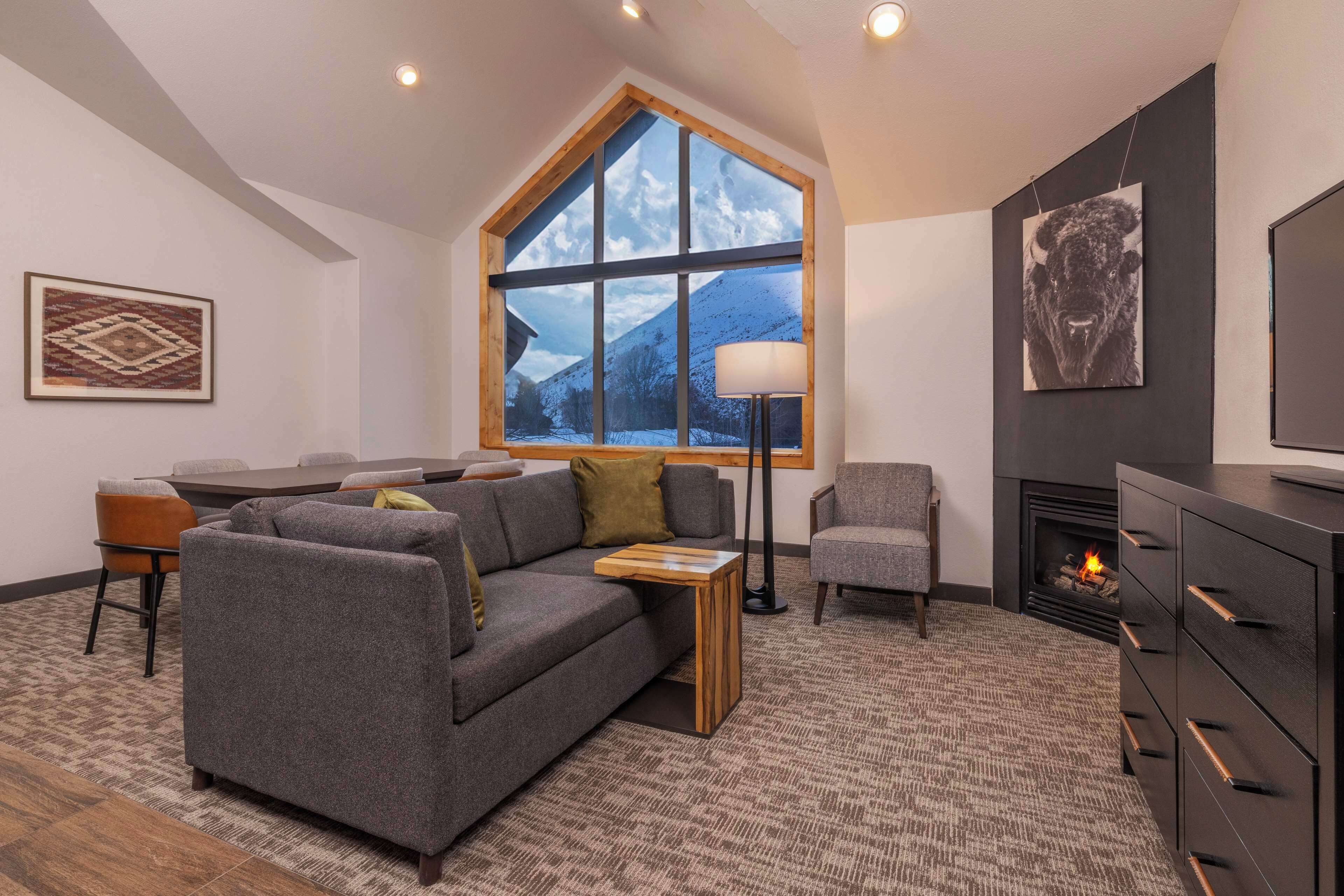 Suite, 1 King-Bett, Nichtraucher | Wohnbereich