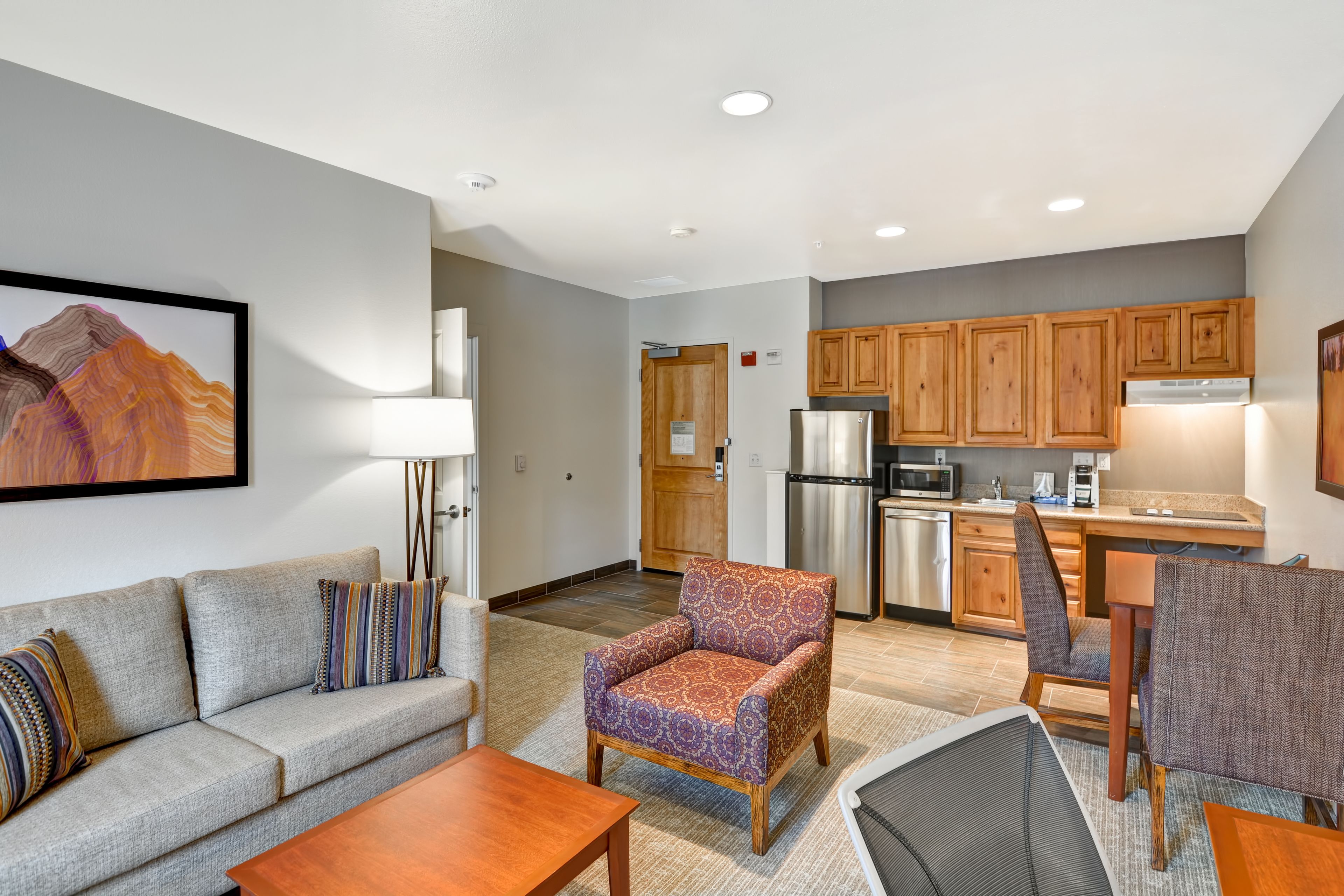 suite, 1 king bed, accessible (mobility & hearing, roll-in shower) | living room