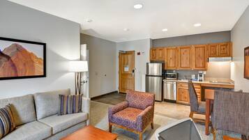 Suite, 1 King Bed, Accessible (Mobility & Hearing, Roll-in Shower) | Living room