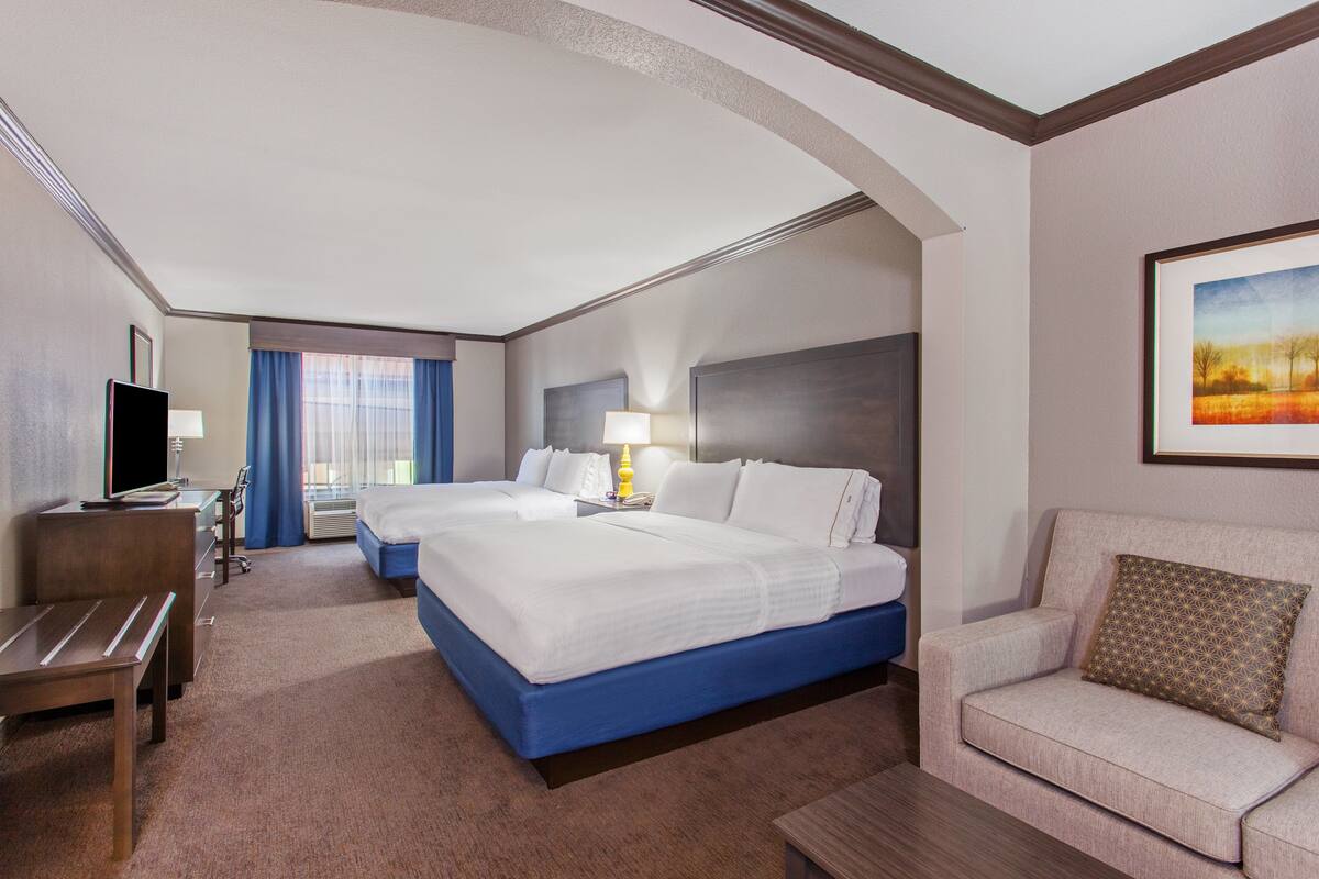 suite, multiple beds | desk, blackout curtains, iron/ironing board, free cots/infant beds