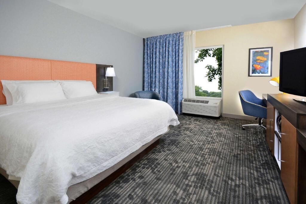 Premium bedding, pillowtop beds, in-room safe, desk