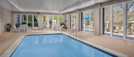Indoor pool, sun loungers
