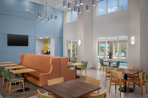 Hampton Inn & Suites Clinton - I-26