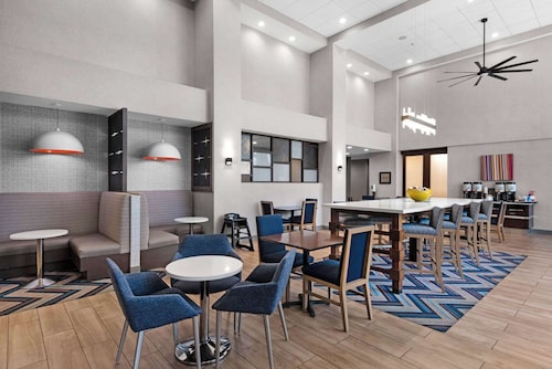 Hampton Inn & Suites Pensacola I-10 N at Univ. Town Plaza