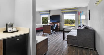 Hampton Inn & Suites Pensacola I-10 N at Univ. Town Plaza