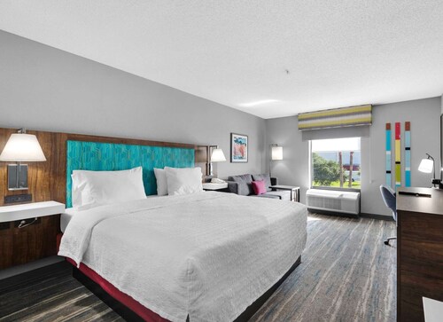 Hampton Inn & Suites Pensacola I-10 N at Univ. Town Plaza