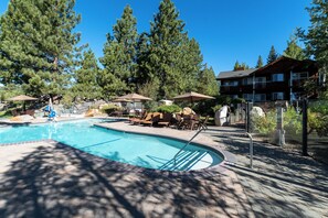 Seasonal outdoor pool, open 9:00 AM to 10:00 PM, pool loungers