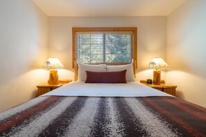 Cortinas blackout, tabla de planchar con plancha y wifi gratis 