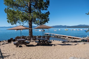 Am Strand, Kajakfahren, Angeln
