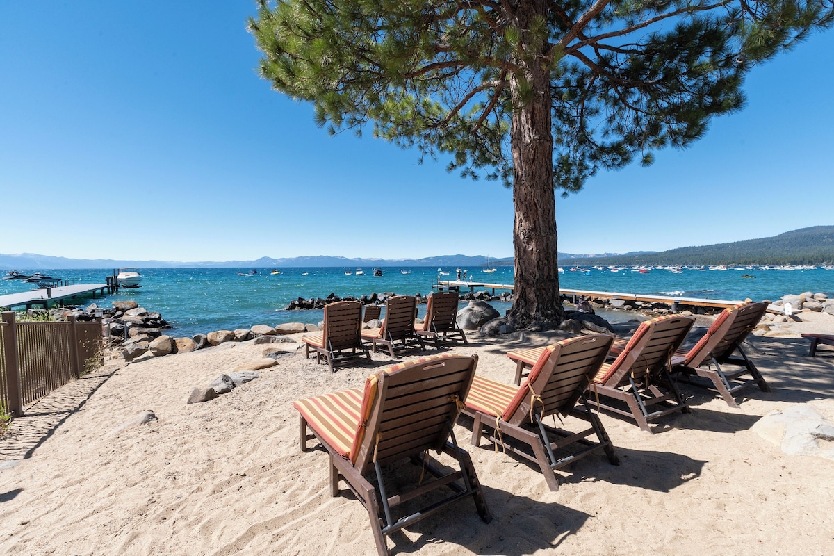 タホー・シティ (CA) Red Wolf Lakeside Lodge ホテル 客室
