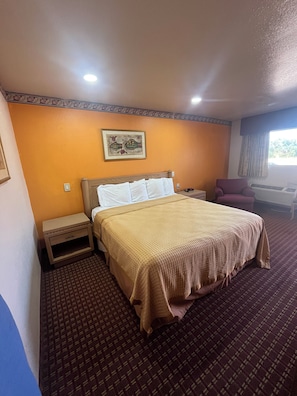 Standardzimmer, 1 King-Bett, Nichtraucher | Zimmersafe, Schreibtisch, Bügeleisen/Bügelbrett, Zustellbetten