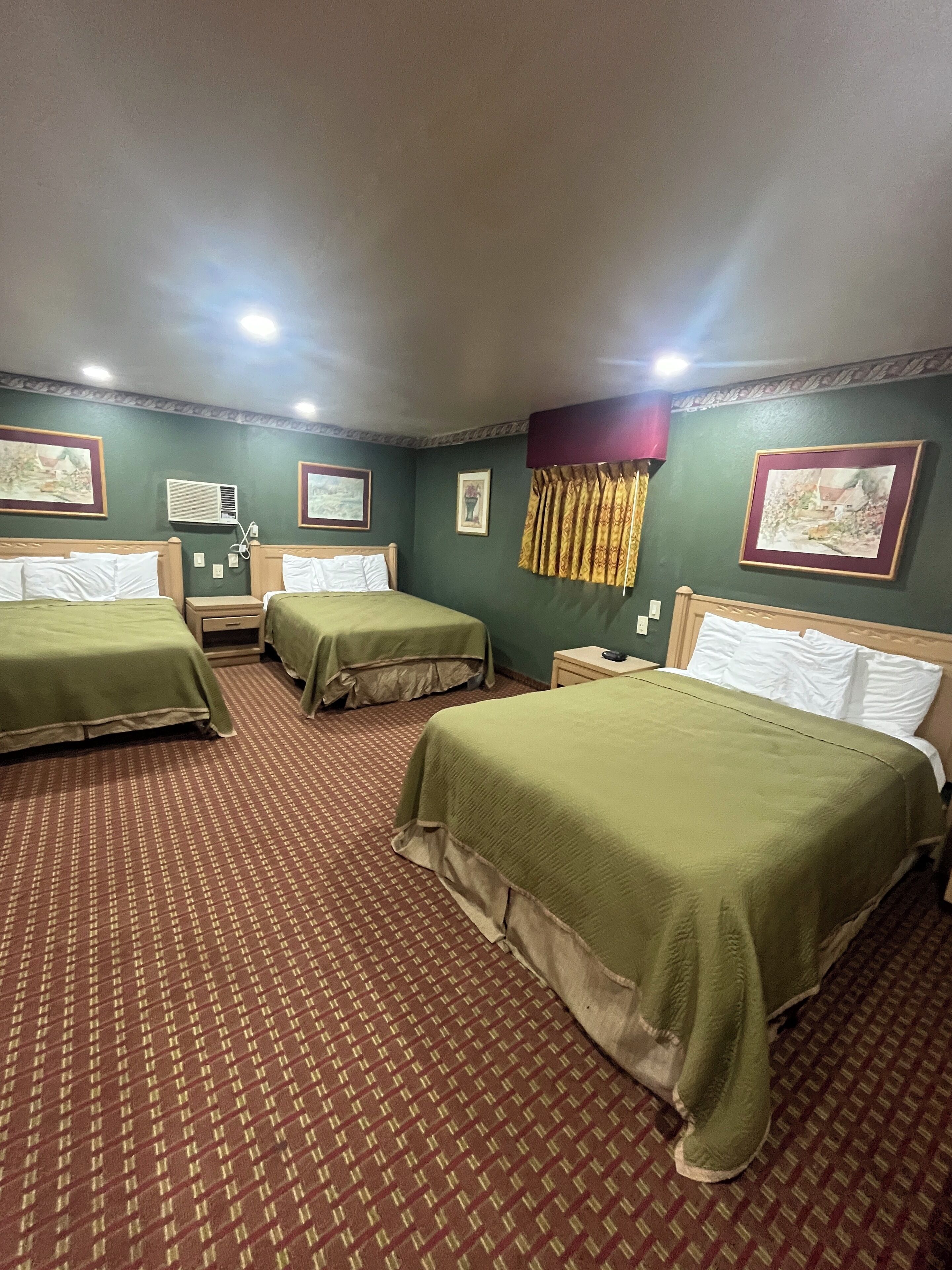 Standard Room, 2 Queen Beds, Non Smoking | Living area