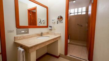 Shower, rainfall showerhead, free toiletries, hair dryer