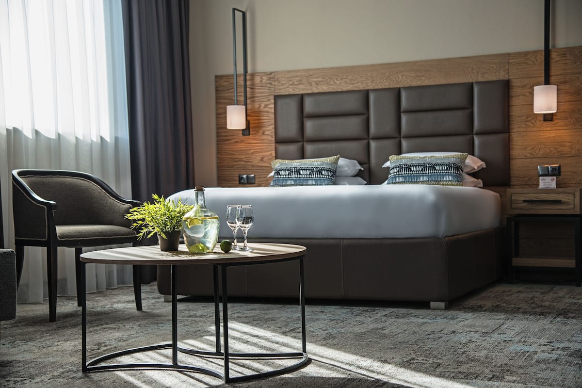 1 bedroom, premium bedding, memory-foam beds, minibar