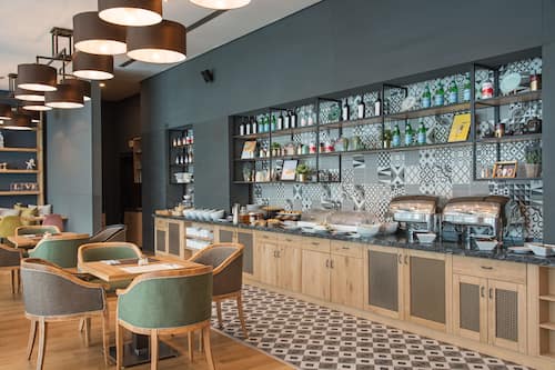 Tägliches Frühstücksbuffet gegen Gebühr